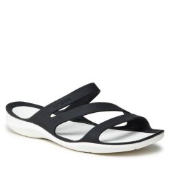 Klapki Crocs. Czarne klapki damskie Crocs, bez wzorów, bez obcasa. Za 129.99 zł.