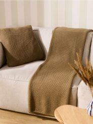 Poduszka i koc - beżowy. Brązowe kocyki dla dzieci Sinsay. Za 79.99 zł.