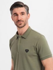 Męska koszulka polo z dekoltem na zamek - oliwkowa V5 - Rozmiar: XL. Zielone koszulki polo męskie Ombre Clothing, m, bez wzorów, z bawełny, bez kołnierzyka, bez ramiączek. W wyprzedaży za 69.99 zł.