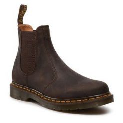 Sztyblety Dr. Martens. Brązowe botki męskie Dr. Martens, bez wzorów, bez zapięcia. Za 949.99 zł.