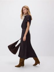 Wzorzysta sukienka maxi - brązowy. Brązowe sukienki damskie Reserved, l, bez wzorów, z wiskozy, bez kołnierzyka, bez ramiączek, maxi, rozkloszowane. Za 259.99 zł.