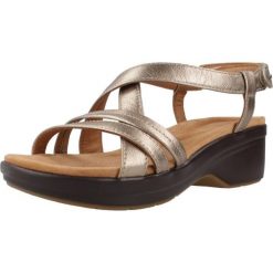 Sandały CLARKS TULEAH MAY Złoty. Żółte sandały damskie Clarks, bez wzorów, ze skóry, bez obcasa, bez zapięcia. Za 305.99 zł.