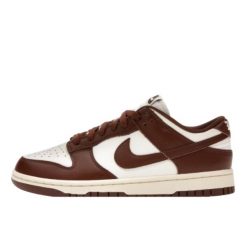 Buty do chodzenia dla dorosłych Nike Dunk Low Cacao Wow. Brązowe eleganckie półbuty Nike, z materiału, eleganckie, bez zapięcia. Za 470.85 zł.
