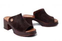 BOMBONELLA 090.165 64 T KHV brązowy, klapki damskie. Brązowe klapki damskie Bombonella, bez wzorów, ze skóry, bez obcasa, na obcasie. Za 249.90 zł.