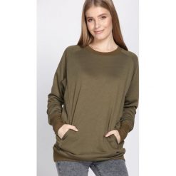 Ciemnozielona Bluza Demonic. Zielone bluzy sportowe damskie Born2be. Za 49.99 zł.