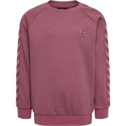 Bluza dziewczęca Hummel Wong. Fioletowe bluzy dla dziewczynek Hummel, bez wzorów, z dżerseju, bez ramiączek, bez kaptura. W wyprzedaży za 207.40 zł.
