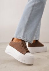 Ciemnobeżowe Sneakersy VICES na Grubej Podeszwie z Napisem Zelka. Brązowe obuwie sportowe damskie Born2be, z aplikacjami. Za 149.99 zł.