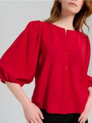 Wiskozowa bluzka koszulowa z bufiastymi rękawami - czerwony. Czerwone bluzki damskie Sinsay, l, bez wzorów, z wiskozy, bez kołnierzyka, bez ramiączek. Za 39.99 zł.