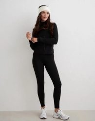 Damskie legginsy wysoki stan, drapane wewnątrz, second skin Warming czarny. Czarne legginsy damskie Aim'n, m, bez wzorów, z elastanu, z podwyższonym stanem, długie, do biegania. Za 348.00 zł.