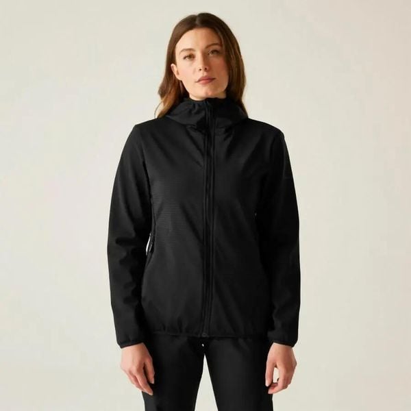 Damska kurtka wodoodporna Dare 2B Iced Softshell. Czarne kurtki damskie Dare 2b, bez wzorów, z elastanu, bez kaptura. Za 271.00 zł.