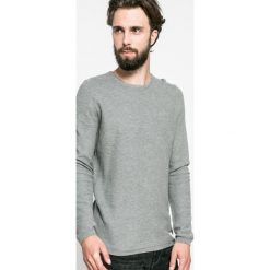 Tom Tailor Denim - Sweter. Szare swetry przez głowę męskie marki Tom Tailor Denim, z bawełny, z okrągłym kołnierzem. W wyprzedaży za 59.90 zł.