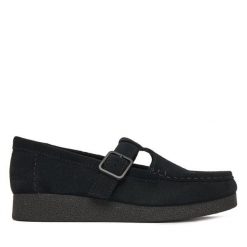 Półbuty Clarks. Czarne półbuty damskie Clarks, bez wzorów, bez obcasa, na płaskiej podeszwie, bez zapięcia. Za 479.99 zł.