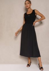 Czarna Rozkloszowana Sukienka z Wiskozy Ozdobiona Naszywką Ronlina. Czarne sukienki damskie Renee, na co dzień, z aplikacjami, z jeansu, eleganckie, bez kołnierzyka, bez ramiączek, midi, kopertowe. Za 119.99 zł.