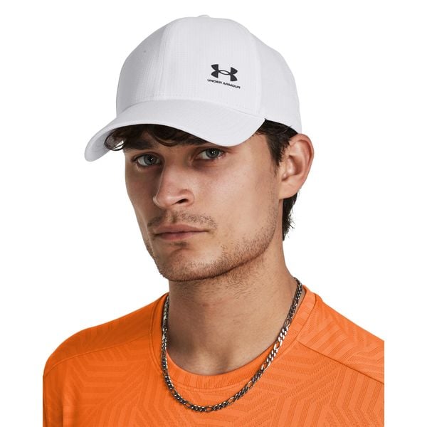 Czapka z daszkiem Under Armour ArmourVent™. Białe czapki i kapelusze męskie Under Armour, bez wzorów, sportowe. Za 179.50 zł.