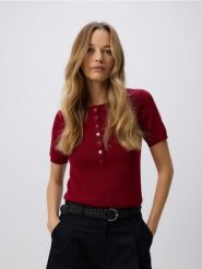 Sweter z krótkimi rękawami - karminowy. Czerwone swetry damskie Reserved, l, bez wzorów, z dzianiny, bez kołnierzyka, bez ramiączek, krótkie, bez kaptura. W wyprzedaży za 69.99 zł.