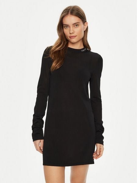 Calvin Klein Jeans Sukienka codzienna Smooth J20J224831 Czarny Slim Fit. Czarne sukienki damskie Calvin Klein Jeans, na co dzień, m, bez wzorów, z jeansu, bez kołnierzyka, bez ramiączek, proste. Za 569.99 zł.