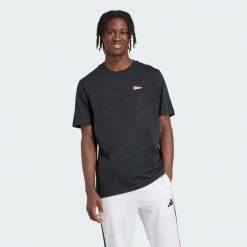 Koszulka z grafiką Pennant Trim. Czarne buty sportowe męskie Adidas, z bawełny, bez zapięcia, na fitness i siłownię. Za 109.00 zł.