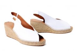 TONI PONS LAILA-P white, sandały damskie. Białe sandały damskie Toni Pons, bez wzorów, bez obcasa, bez zapięcia. Za 334.90 zł.