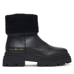 Botki Tommy Hilfiger. Czarne botki damskie Tommy Hilfiger, bez obcasa, na płaskiej podeszwie, bez zapięcia. Za 749.99 zł.