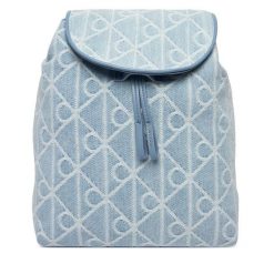 Plecak Calvin Klein. Niebieskie plecaki damskie Calvin Klein, bez wzorów, z denimu. Za 529.99 zł.