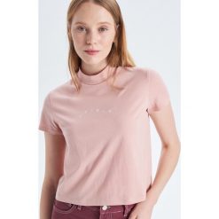 Bluzka z półgolfem - Różowy. Bluzki damskie Cropp. Za 19.99 zł.