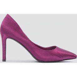 NA-KD Shoes Czółenka w szpic na słupku - Purple. Fioletowe czółenka damskie NA-KD Shoes. W wyprzedaży za 36.59 zł.