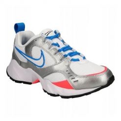 Buty do chodzenia damskie Nike Air Heights. Białe obuwie sportowe damskie Nike, bez wzorów, z gumy, trekkingowe. Za 336.00 zł.