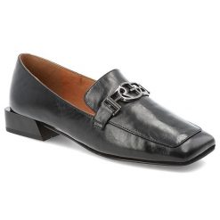 Półbuty damskie D&A Premium w eleganckim wsuwanym fasonie z kwadratowym noskiem ozdobną metalową aplikacją i niskim obcasem czarne, CR62-3125. Czarne półbuty damskie S.BARSKI, z aplikacjami, eleganckie, bez obcasa, bez zapięcia. Za 399.00 zł.