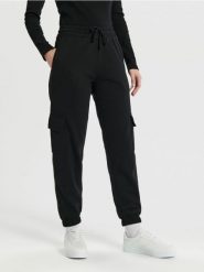 Spodnie dresowe - czarny. Czarne spodnie dresowe damskie Sinsay, l, bez wzorów, z dresówki. Za 29.99 zł.