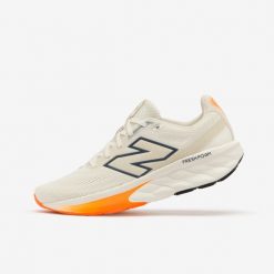 Buty do biegania męskie New Balance Fresh Foam 520 V9. Białe buty sportowe męskie New Balance, bez zapięcia, do biegania. W wyprzedaży za 259.99 zł.