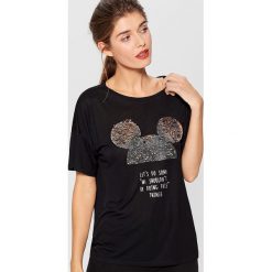 Koszulka ze strukturalną aplikacją Mickey Mouse Special Collection - Czarny. T-shirty damskie marki Mohito. Za 69.99 zł.