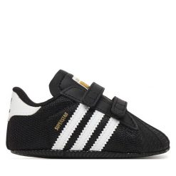 Sneakersy adidas. Czarne trampki i tenisówki chłopięce Adidas, bez wzorów, bez zapięcia. Za 169.99 zł.