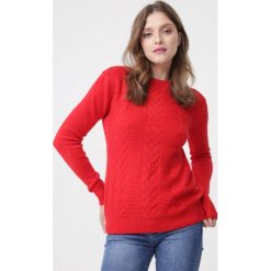 Czerwony Sweter Evolutive. Czerwone swetry damskie Born2be, l, bez wzorów, z jeansu, klasyczne, bez kołnierzyka, bez ramiączek, długie, bez kaptura. Za 59.99 zł.