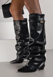 Czarne Eleganckie Kozaki na Słupku z Marszczoną Cholewką Imitującą Nogawkę Favea. Czarne kozaki damskie Renee, z jeansu, bez obcasa, na obcasie. Za 169.99 zł.