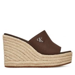 Klapki Calvin Klein. Brązowe klapki damskie Calvin Klein, bez wzorów, bez obcasa. Za 299.99 zł.