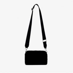 EMU AUSTRALIA W7015 Small Bag black, torebka, kopertówka damska. Czarne kopertówki damskie Emu Australia, bez wzorów, bez dodatków. Za 209.93 zł.