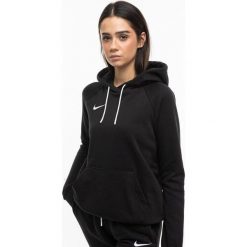 Bluza sportowa damska Nike Park 20 Hoodie. Czarne bluzy sportowe damskie Nike, bez wzorów, bez kaptura. Za 268.14 zł.