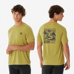 Koszulka turystyczna z krótkim rękawem męska Quechua MH500. Zielone koszulki sportowe męskie QUECHUA, l, bez wzorów, z materiału, bez kołnierzyka, bez ramiączek, trekkingowe. Za 59.99 zł.