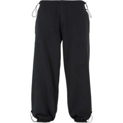 Ciężki jogging Urban Classics Parachute. Czarne spodnie materiałowe męskie Urban Classics, m, bez wzorów, z bawełny. Za 237.00 zł.