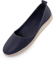 Damskie baleriny skórzane Nell Aurora granatowe. Niebieskie baleriny damskie ENELL, bez wzorów, z materiału, eleganckie, bez obcasa. Za 350.99 zł.