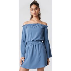 NA-KD Boho Sukienka z odkrytymi ramionami i szerokim rękawem - Blue. Sukienki damskie marki NA-KD Boho. W wyprzedaży za 36.58 zł.