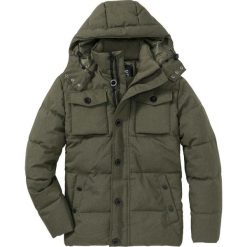 Kurtka pikowana zimowa z kapturem Regular Fit bonprix ciemnooliwkowy. Kurtki męskie marki bonprix. Za 124.99 zł.