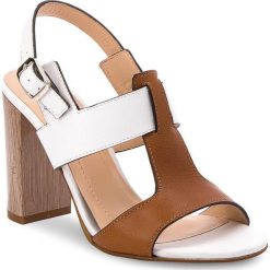 Sandały SOLO FEMME - 62451-35-B99/G51-07-00 Biały/Camel. Klapki damskie marki Solo Femme. W wyprzedaży za 199.00 zł.