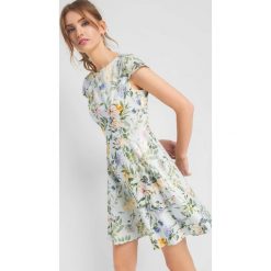 Sukienka w kwiaty. Sukienki damskie marki Orsay. Za 159.99 zł.