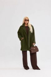 Damski płaszcz Isabella z tkaniny bukla w kolorze oliwkowym - elegancja i komfort PLUS SIZE XXL OVERSIZE JESIEŃ. Zielone płaszcze damskie Moda Size Plus Iwanek, na jesień, l, bez wzorów, z poliesteru, eleganckie, plus size, krótkie, bez kaptura. Za 559.90 zł.