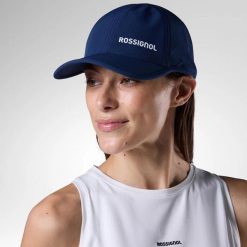 Czapka z daszkiem Rossignol Active. Niebieskie czapki i kapelusze damskie Rossignol, bez wzorów, sportowe. Za 159.99 zł.