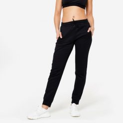 Spodnie dresowe damskie Domyos Gym & Pilates slim. Czarne spodnie dresowe damskie DOMYOS, xs, bez wzorów, z dresówki. Za 89.99 zł.