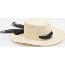 Słomkowy kapelusz - Kremowy. Czapki i kapelusze damskie Reserved. W wyprzedaży za 39.99 zł.
