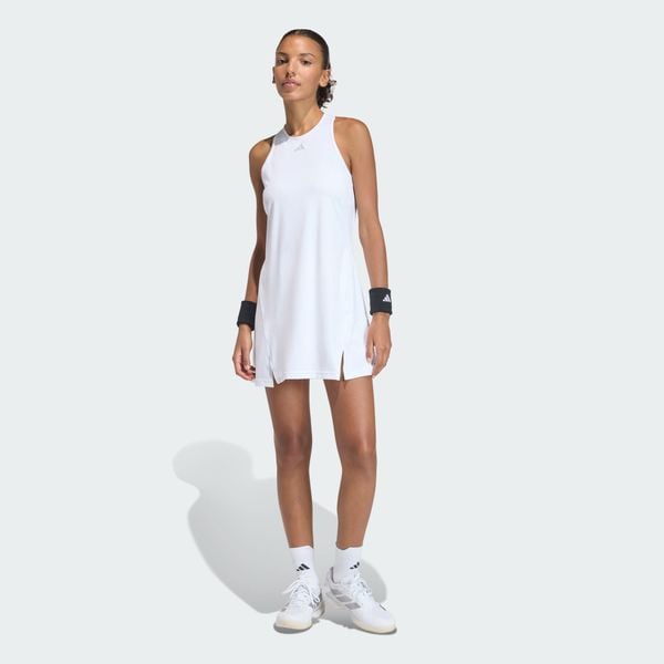 Sukienka Club Tennis Climacool. Białe sukienki damskie Adidas, s, bez wzorów, sportowe, bez kołnierzyka, bez ramiączek, sportowe. Za 259.00 zł.