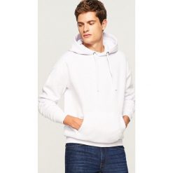 Bluza kangurka z kapturem - Biały. Białe bluzy męskie Reserved. Za 79.99 zł.